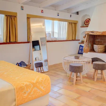 Sui Colli Di Strugas Budoni