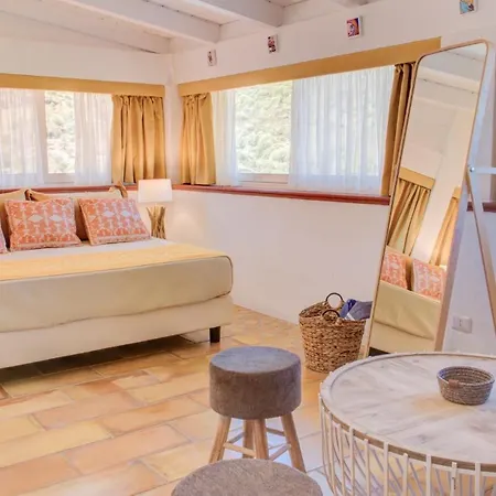 Sui Colli Di Strugas Bed & Breakfast 4*